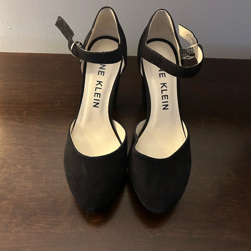 ANNE KLEIN suede black heels.